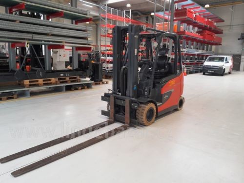 Vysokozdvižný vozík s elektrickým pohonem E 30